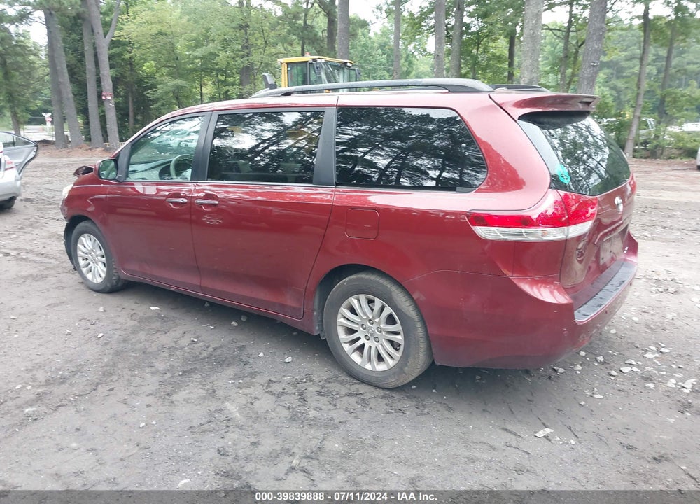 2013 TOYOTA SIENNA XLE V6 8 PASSENGER VIN: 5TDYK3DC4DS354982