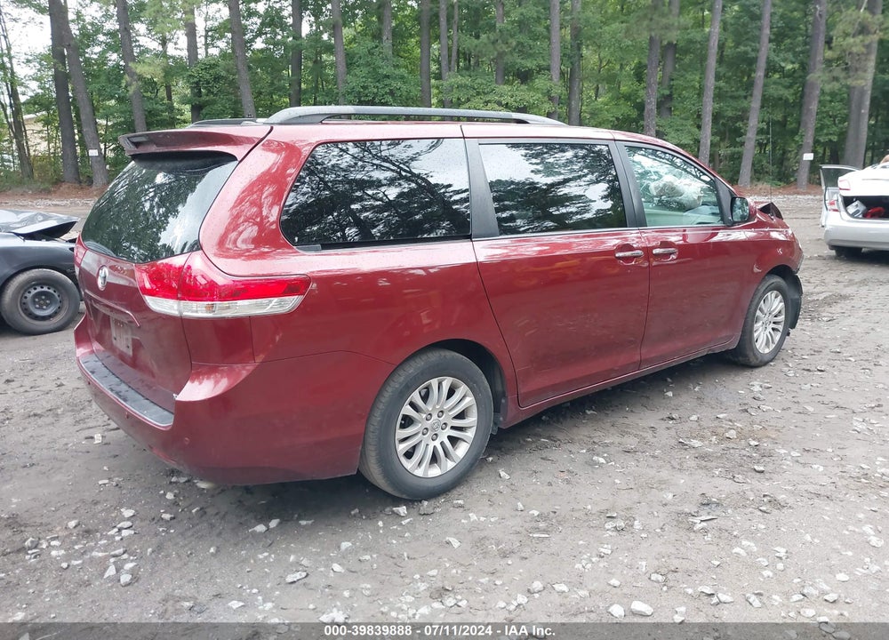 2013 TOYOTA SIENNA XLE V6 8 PASSENGER VIN: 5TDYK3DC4DS354982