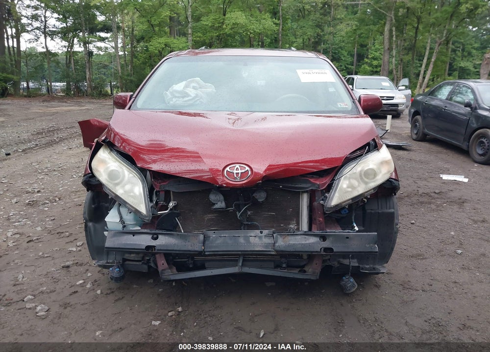 2013 TOYOTA SIENNA XLE V6 8 PASSENGER VIN: 5TDYK3DC4DS354982