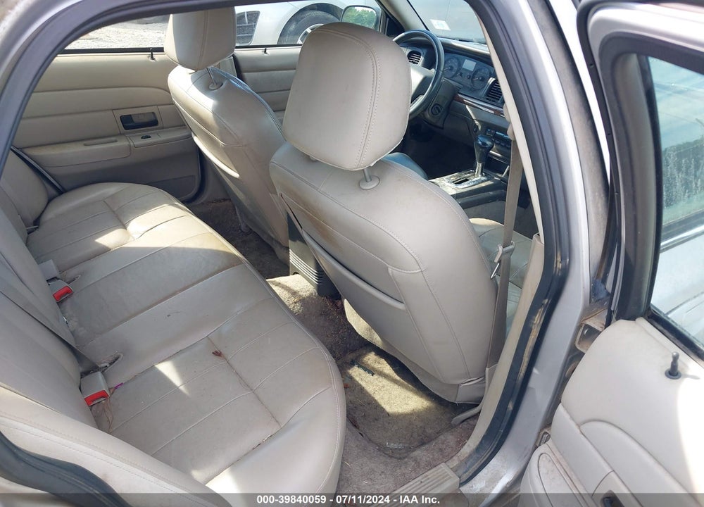 2007 FORD CROWN VICTORIA LX VIN: 2FAFP74V37X133051