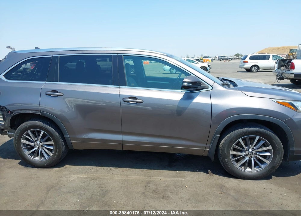 2017 TOYOTA HIGHLANDER XLE VIN: 5TDJZRFH7HS450099
