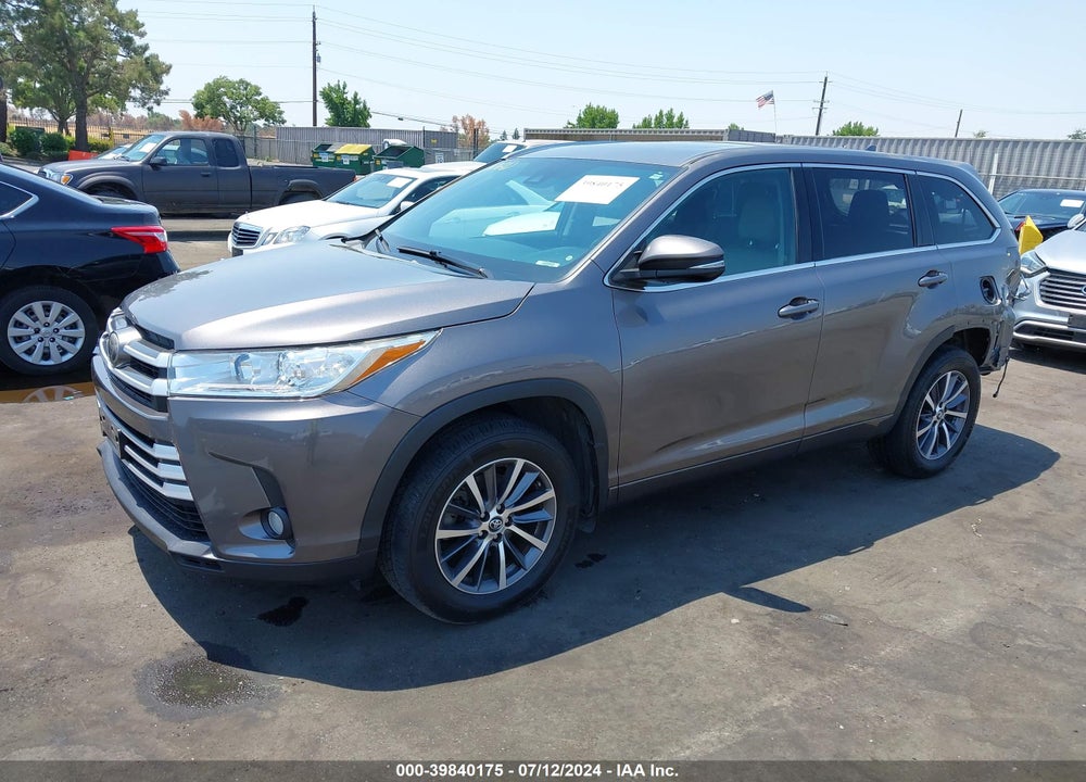 2017 TOYOTA HIGHLANDER XLE VIN: 5TDJZRFH7HS450099