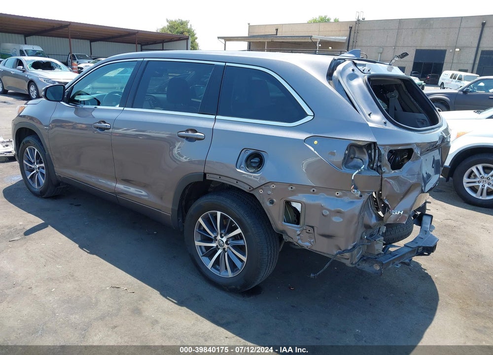 2017 TOYOTA HIGHLANDER XLE VIN: 5TDJZRFH7HS450099