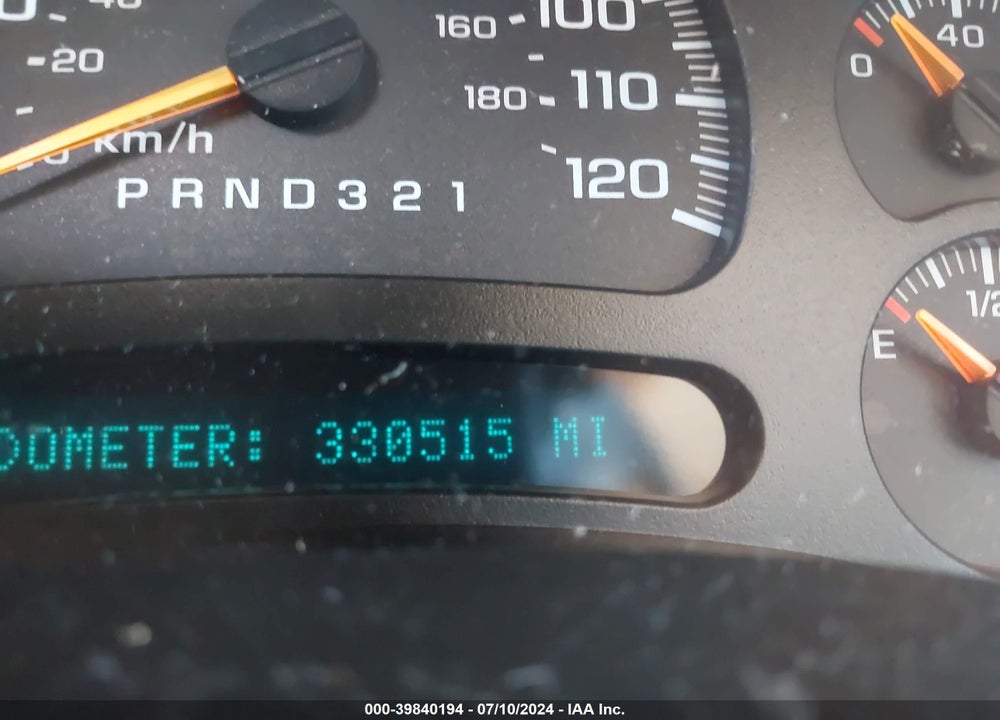 2003 CHEVROLET SUBURBAN 1500 LS VIN: 1GNEC16Z03J238056