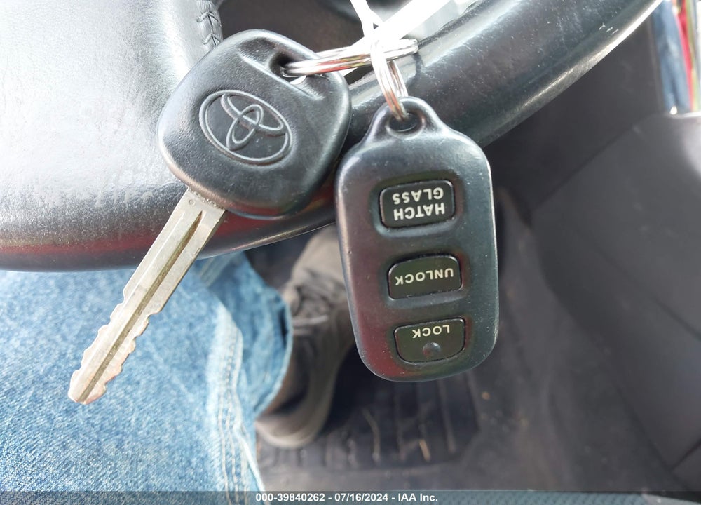 2006 TOYOTA MATRIX/XR VIN: 2T1KR32E56C621693