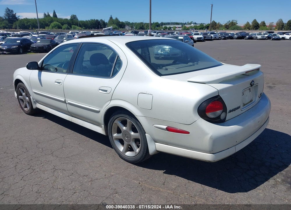 2001 NISSAN MAXIMA SE VIN: JN1CA31A11T309157