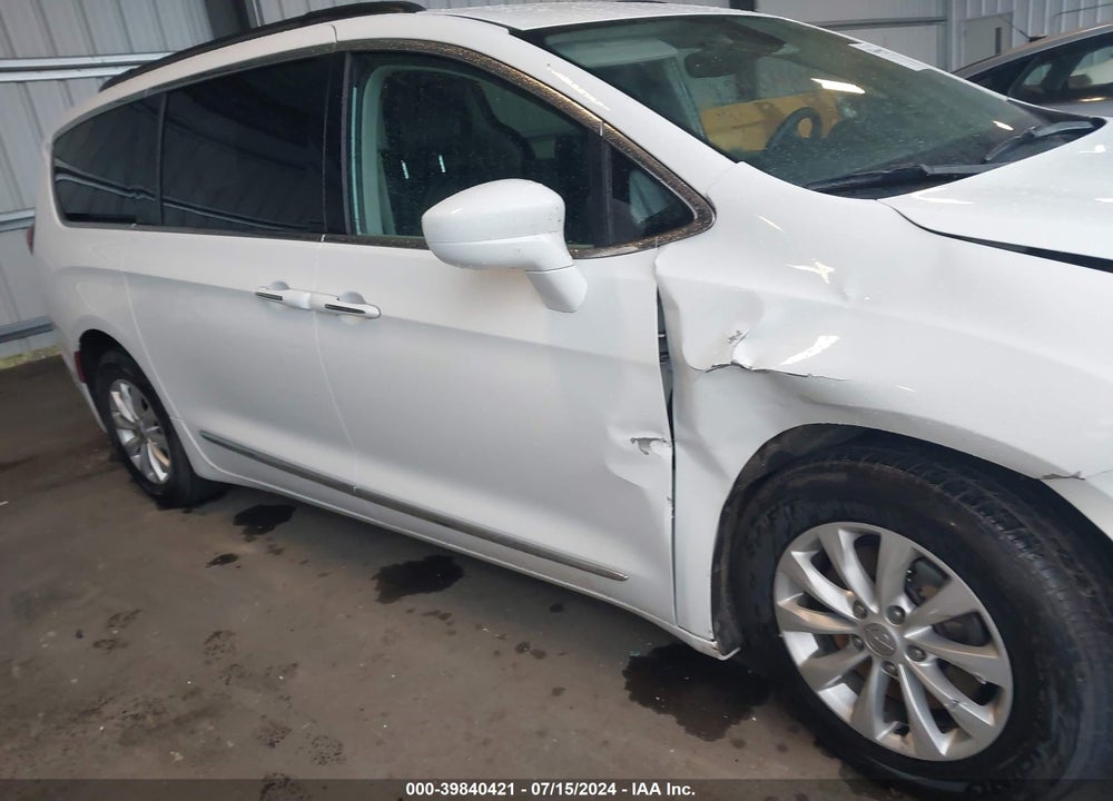 2017 CHRYSLER PACIFICA TOURING L VIN: 2C4RC1BG3HR620647