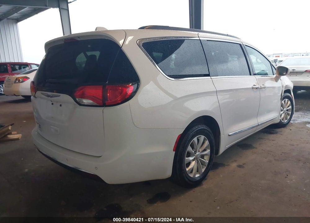 2017 CHRYSLER PACIFICA TOURING L VIN: 2C4RC1BG3HR620647