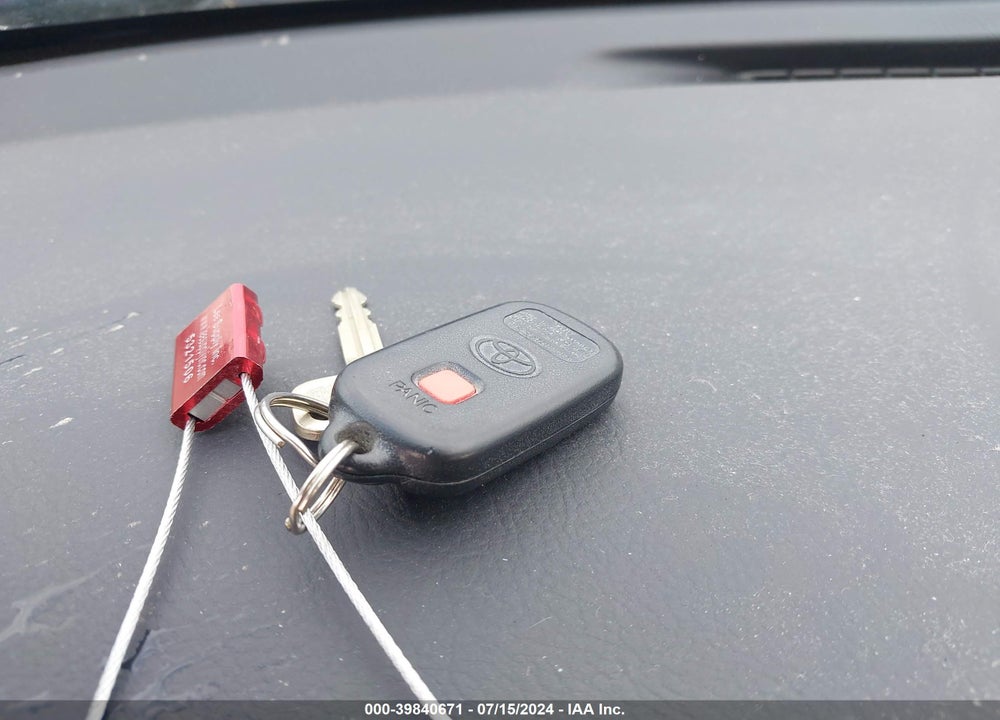 2004 TOYOTA MATRIX/XR VIN: 2T1KR32E44C228863