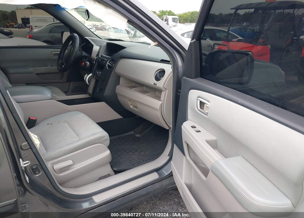 2011 HONDA PILOT LX VIN: 5FNYF3H29BB001337