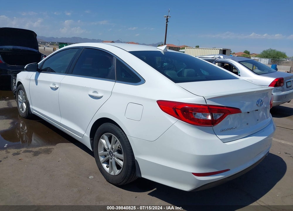 2015 HYUNDAI SONATA SE VIN: 5NPE24AF8FH043698