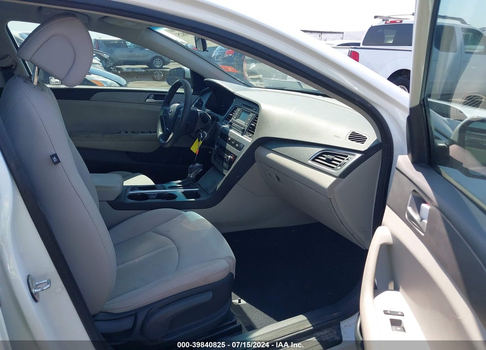 2015 HYUNDAI SONATA SE VIN: 5NPE24AF8FH043698