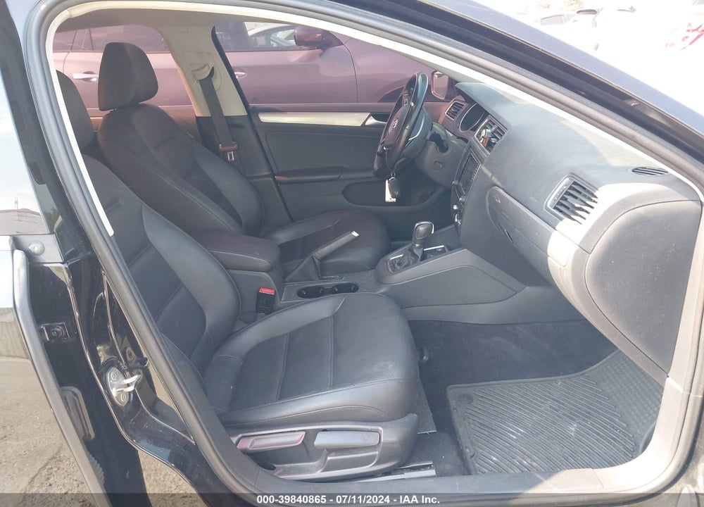2017 VOLKSWAGEN JETTA 1.4T SE VIN: 3VWDB7AJ8HM402141