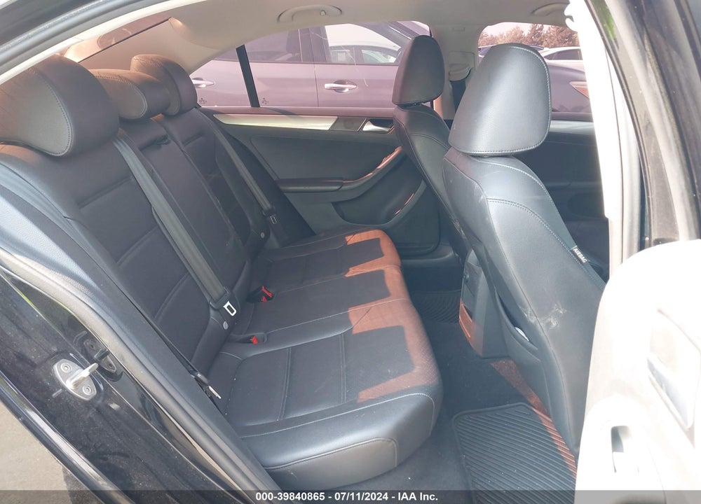 2017 VOLKSWAGEN JETTA 1.4T SE VIN: 3VWDB7AJ8HM402141