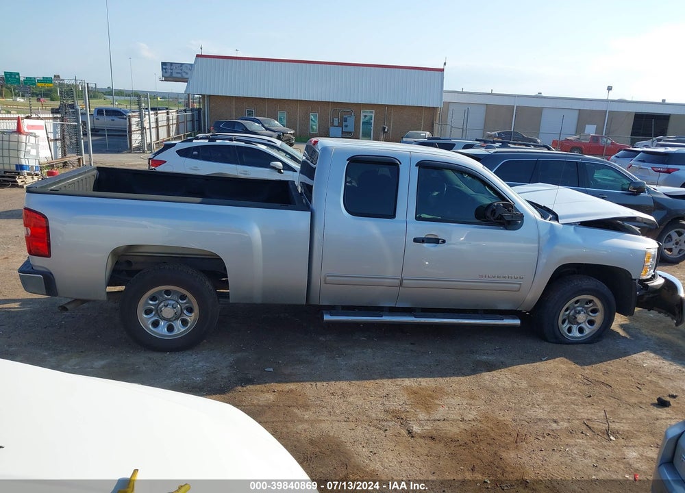 2013 CHEVROLET SILVERADO 1500 LS VIN: 1GCRCREA2DZ412801
