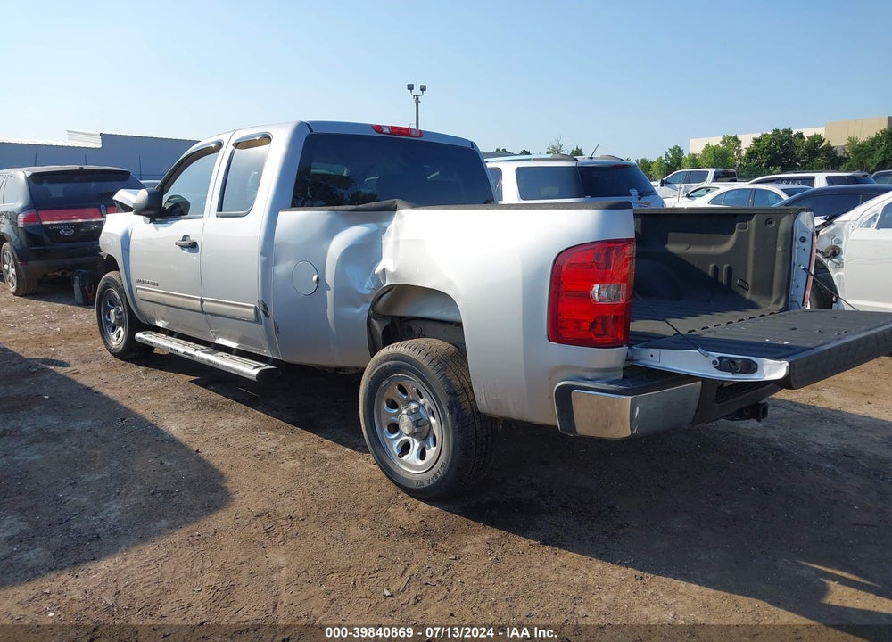 2013 CHEVROLET SILVERADO 1500 LS VIN: 1GCRCREA2DZ412801