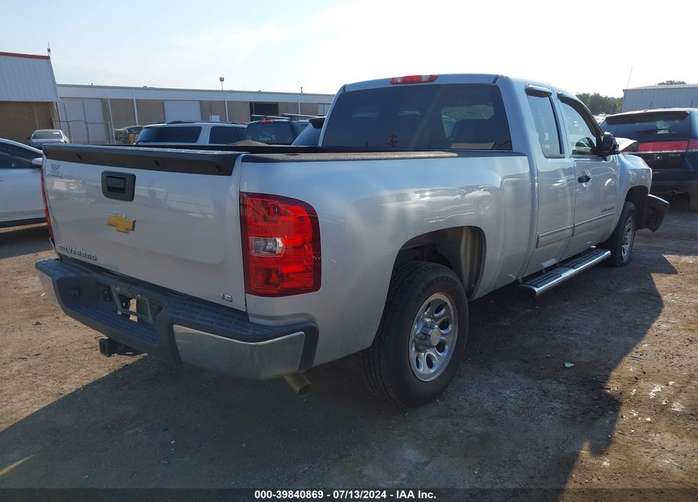 2013 CHEVROLET SILVERADO 1500 LS VIN: 1GCRCREA2DZ412801