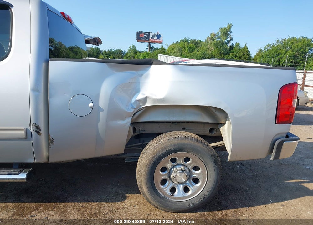 2013 CHEVROLET SILVERADO 1500 LS VIN: 1GCRCREA2DZ412801