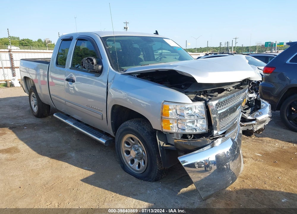 2013 CHEVROLET SILVERADO 1500 LS VIN: 1GCRCREA2DZ412801