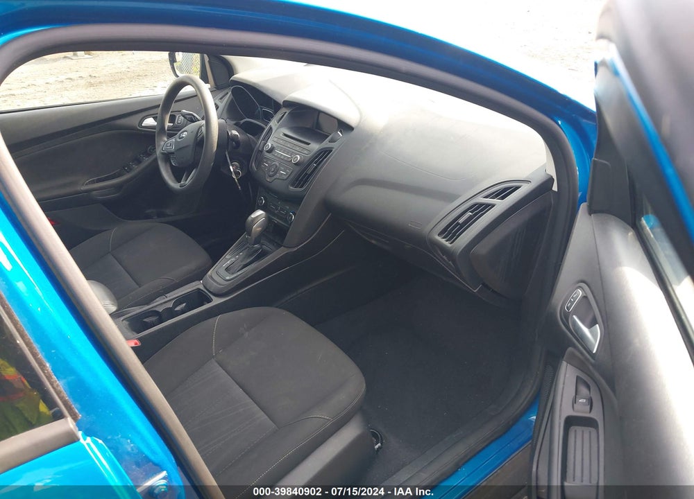 2015 FORD FOCUS SE VIN: 1FADP3F27FL201043