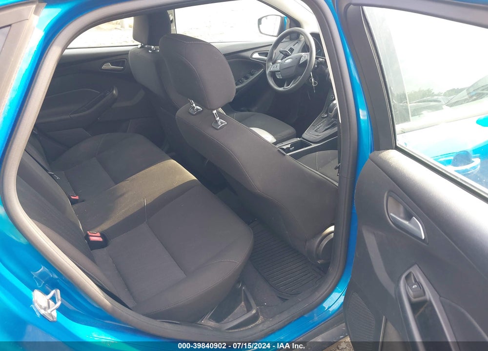 2015 FORD FOCUS SE VIN: 1FADP3F27FL201043