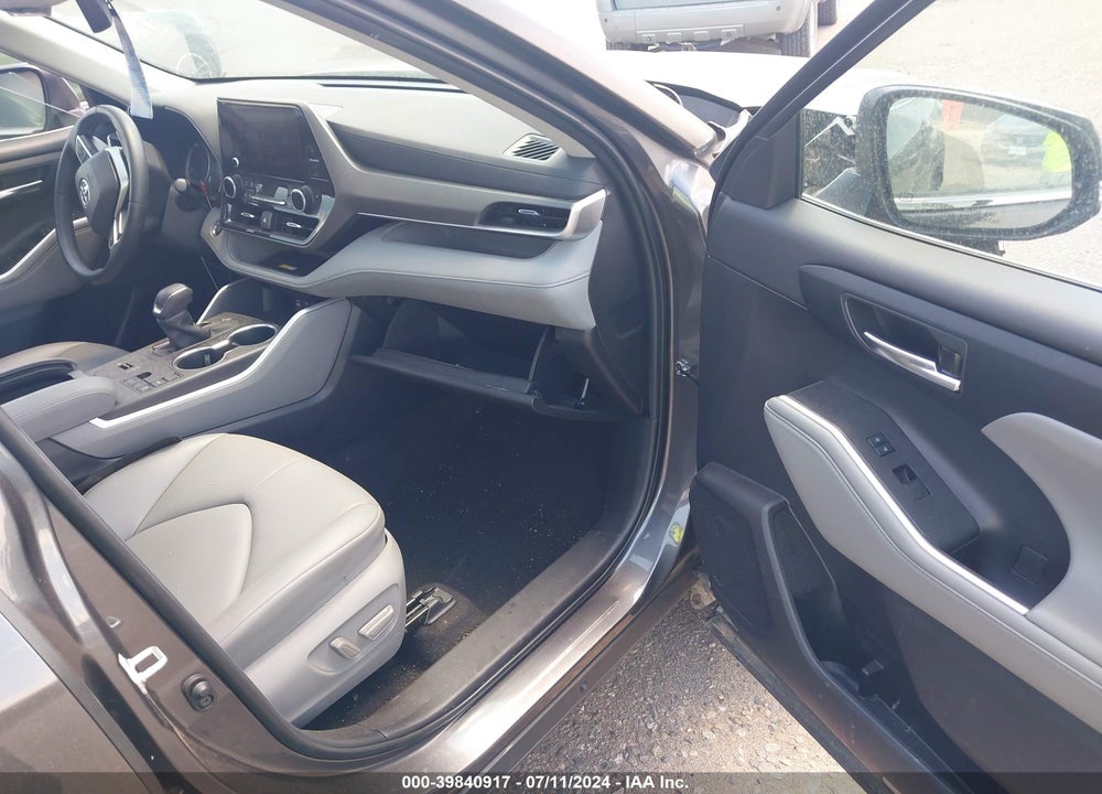 2023 TOYOTA HIGHLANDER XLE VIN: 5TDKDRAH7PS007623