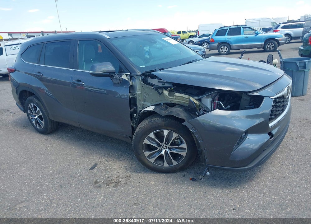 2023 TOYOTA HIGHLANDER XLE VIN: 5TDKDRAH7PS007623