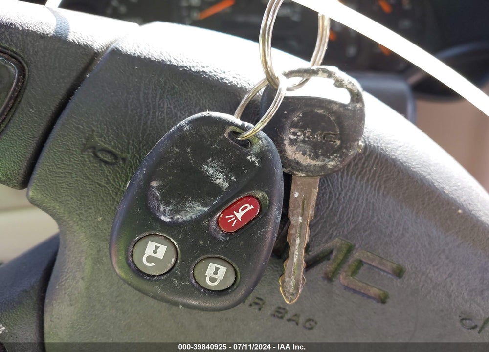 2005 GMC YUKON VIN: 1GKEC13T75J205149