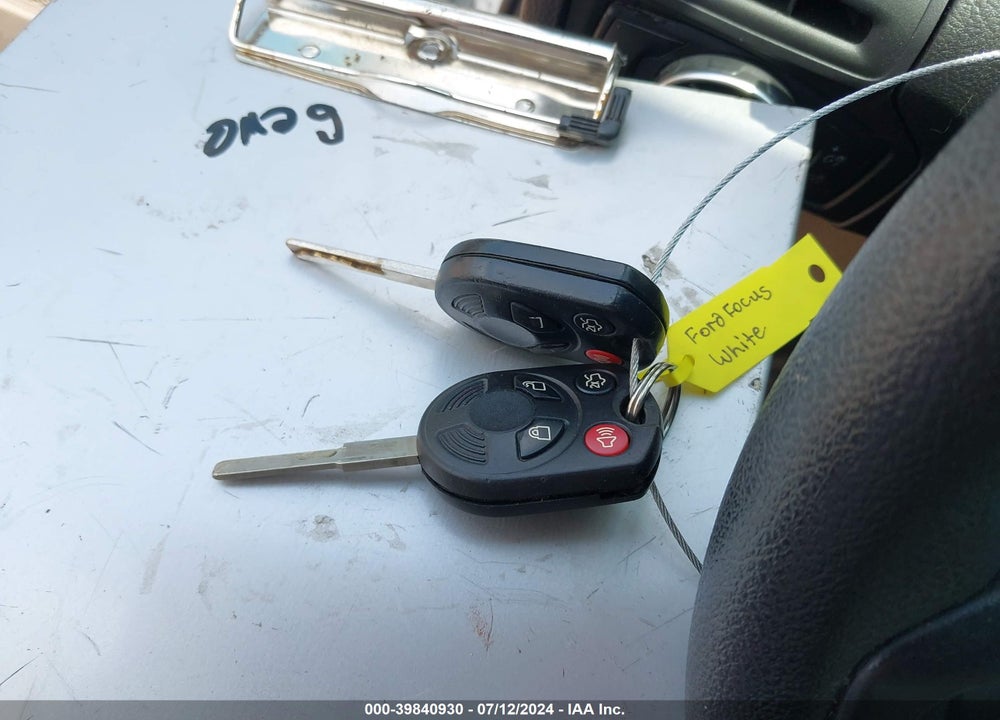 2016 FORD FOCUS SE VIN: 1FADP3K28GL360886