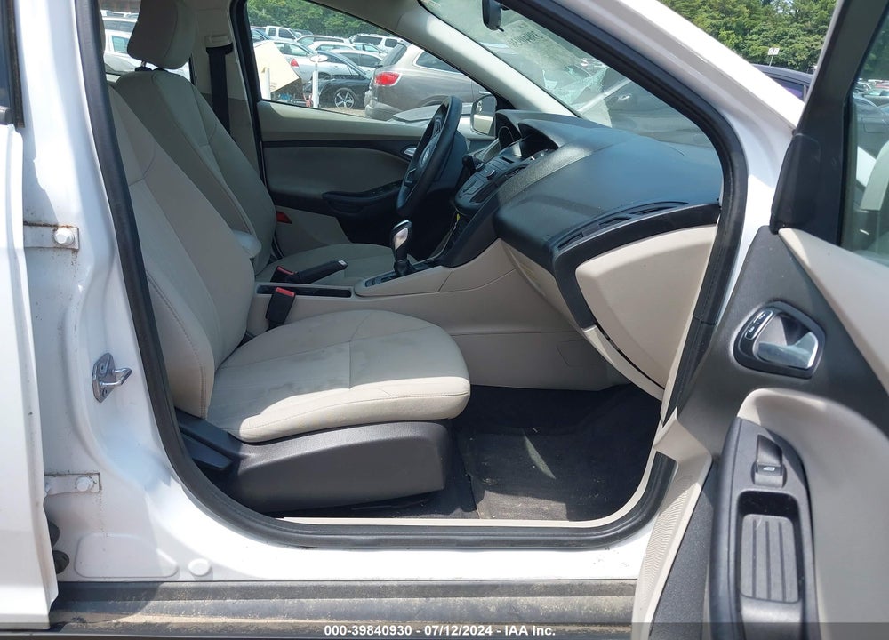 2016 FORD FOCUS SE VIN: 1FADP3K28GL360886