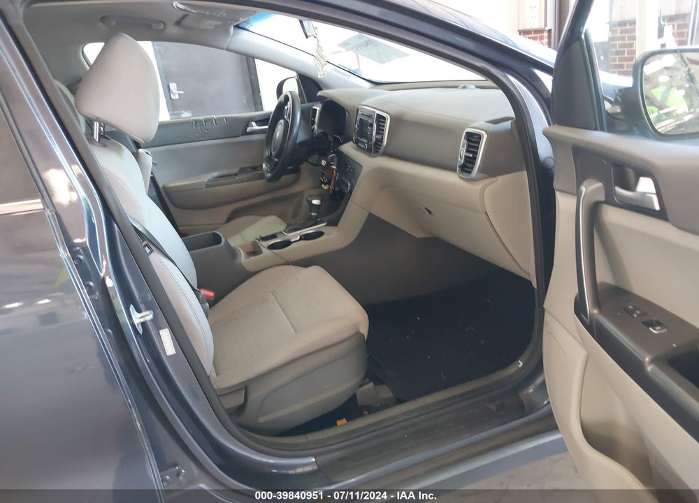 2018 KIA SPORTAGE LX VIN: KNDPM3AC1J7311295