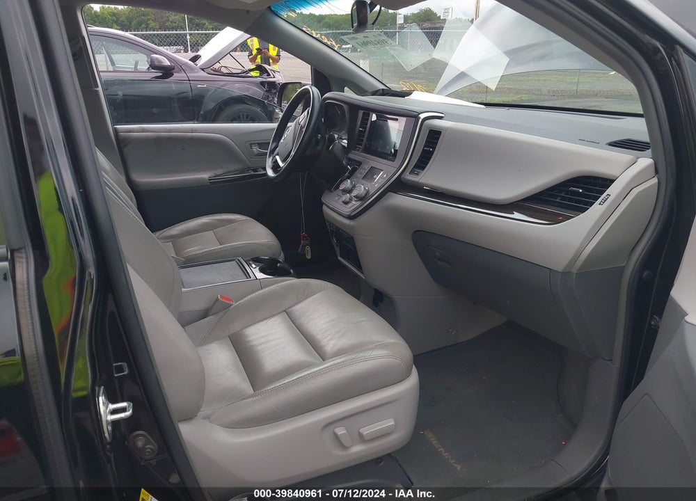 2016 TOYOTA SIENNA XLE PREMIUM 8 PASSENGER VIN: 5TDYK3DC8GS696472
