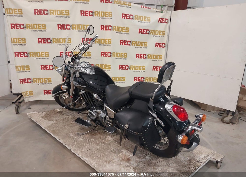 2001 HONDA VT750 CD VIN: JH2RC443X1M450282