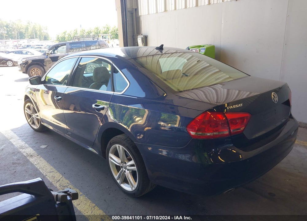 2014 VOLKSWAGEN PASSAT 2.0L TDI SE VIN: 1VWBN7A30EC114949