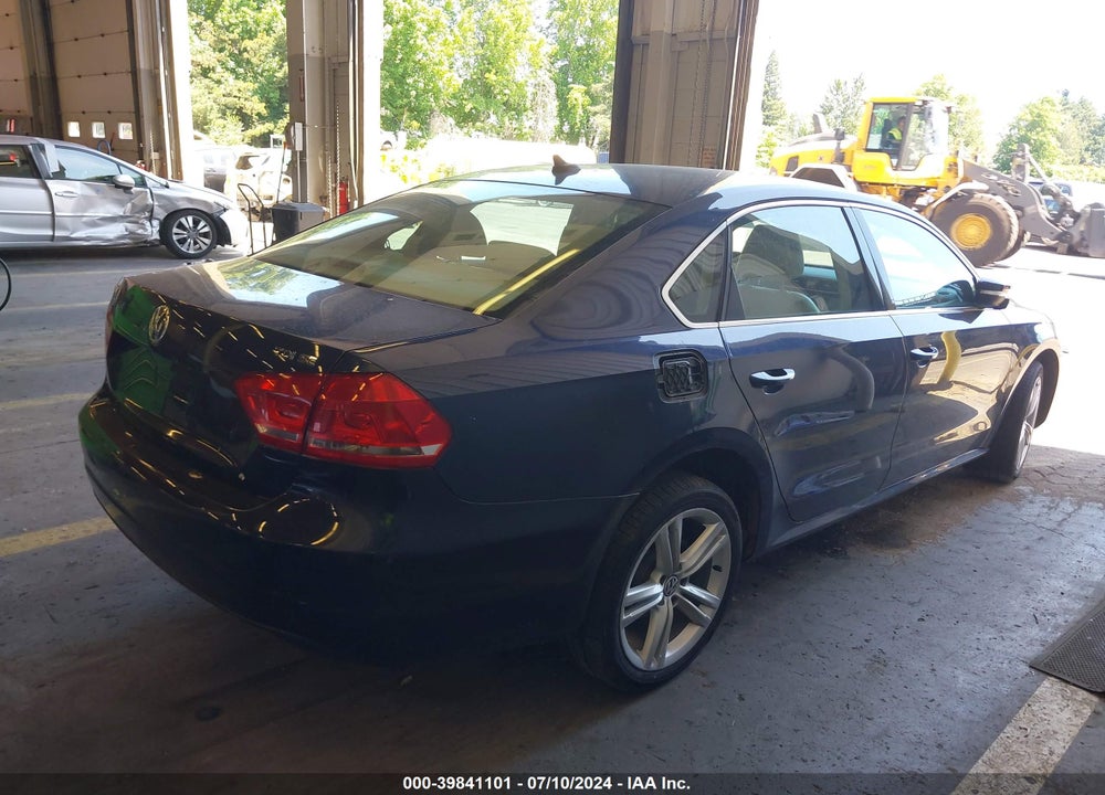 2014 VOLKSWAGEN PASSAT 2.0L TDI SE VIN: 1VWBN7A30EC114949