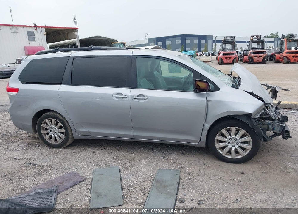 2013 TOYOTA SIENNA LIMITED V6 7 PASSENGER VIN: 5TDYK3DC6DS341733
