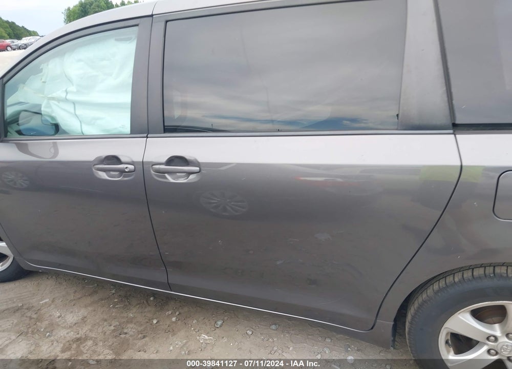 2017 TOYOTA SIENNA LE 8 PASSENGER VIN: 5TDKZ3DC4HS871934