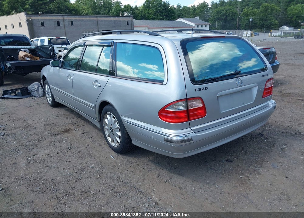 2001 MERCEDES-BENZ E 320 4M VIN: WDBJH82J51X052443