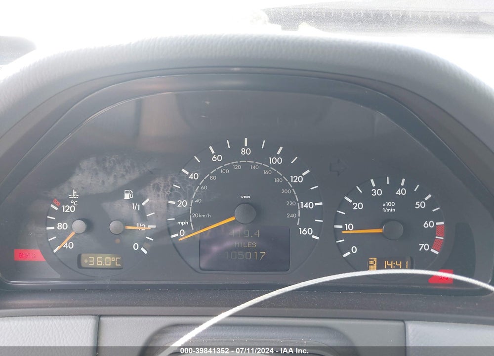 2001 MERCEDES-BENZ E 320 4M VIN: WDBJH82J51X052443