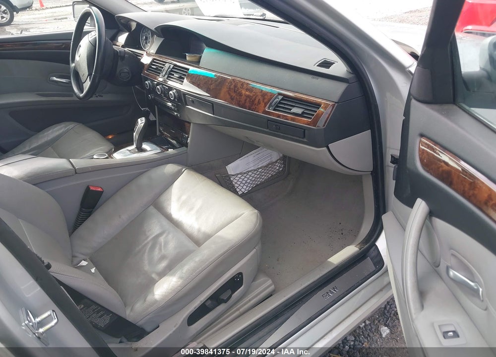 2008 BMW 528I VIN: WBANU53568CT07923