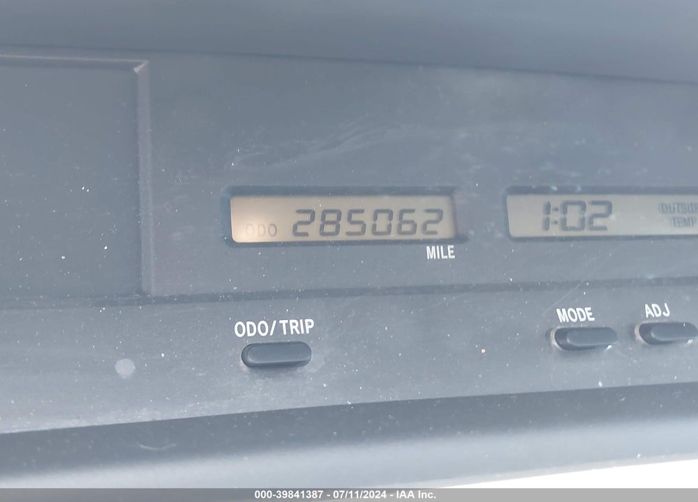 2001 TOYOTA AVALON XL VIN: 4T1BF28B51U153603