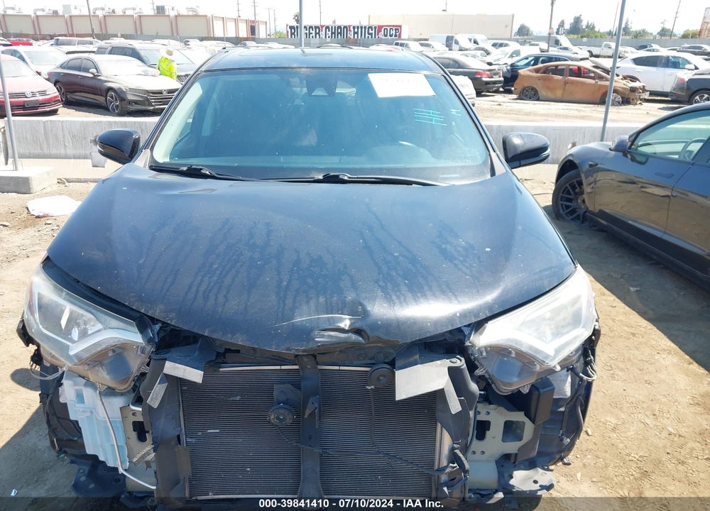 2018 TOYOTA RAV4 XLE VIN: 2T3WFREV7JW443843