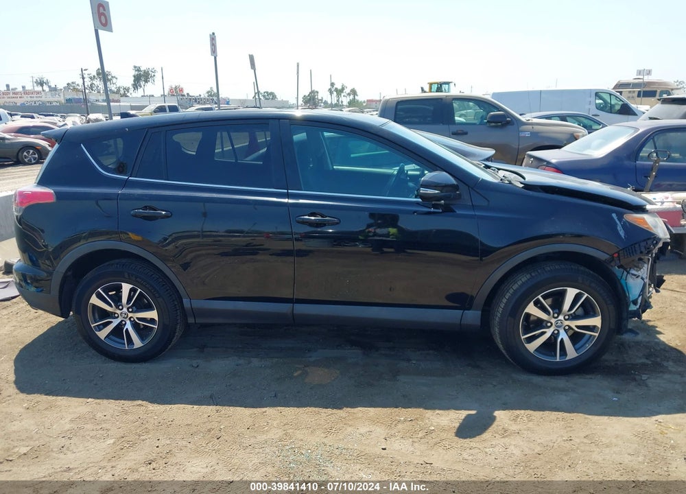 2018 TOYOTA RAV4 XLE VIN: 2T3WFREV7JW443843