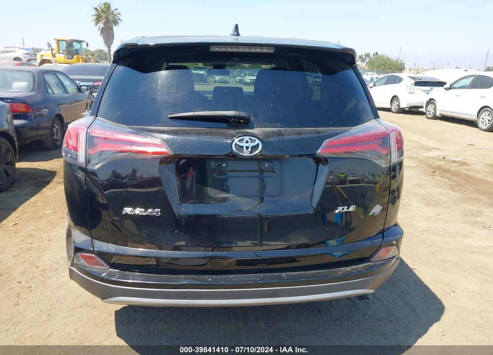 2018 TOYOTA RAV4 XLE VIN: 2T3WFREV7JW443843