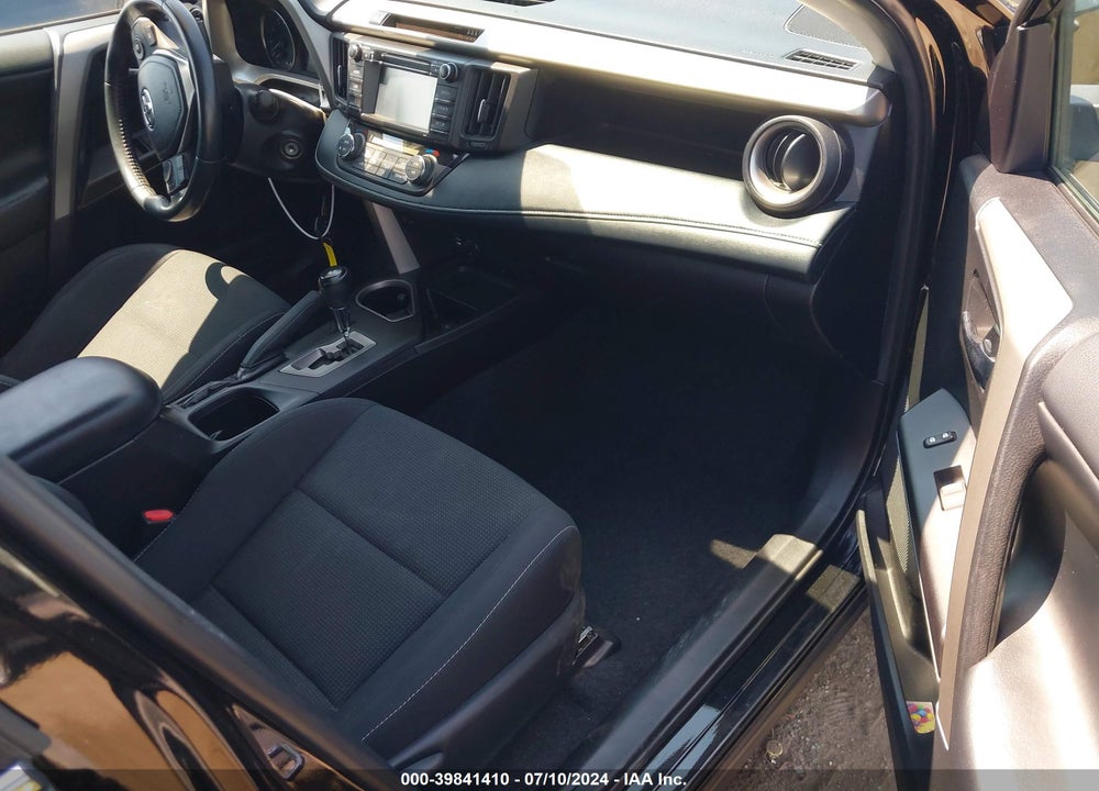 2018 TOYOTA RAV4 XLE VIN: 2T3WFREV7JW443843