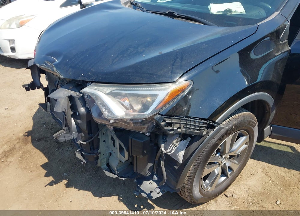 2018 TOYOTA RAV4 XLE VIN: 2T3WFREV7JW443843