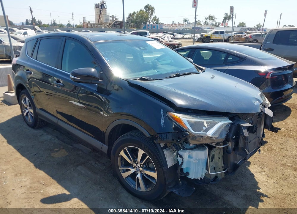 2018 TOYOTA RAV4 XLE VIN: 2T3WFREV7JW443843