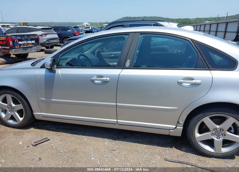 2008 VOLVO S40 2.4I VIN: YV1MS382582393281
