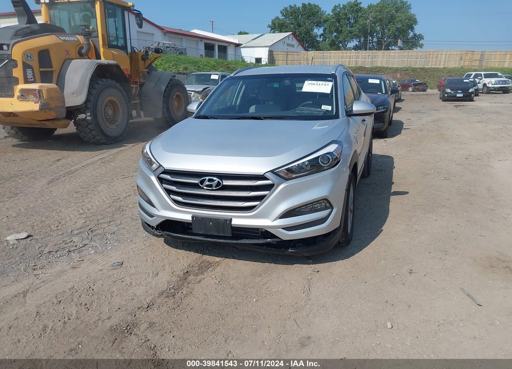 2017 HYUNDAI TUCSON SE VIN: KM8J3CA48HU268552