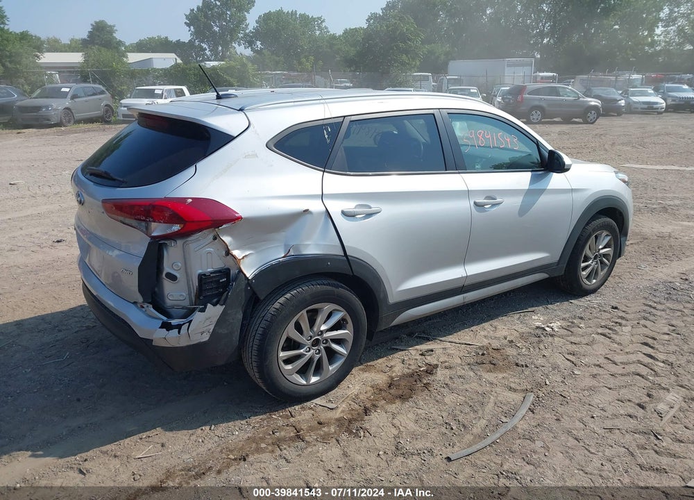 2017 HYUNDAI TUCSON SE VIN: KM8J3CA48HU268552